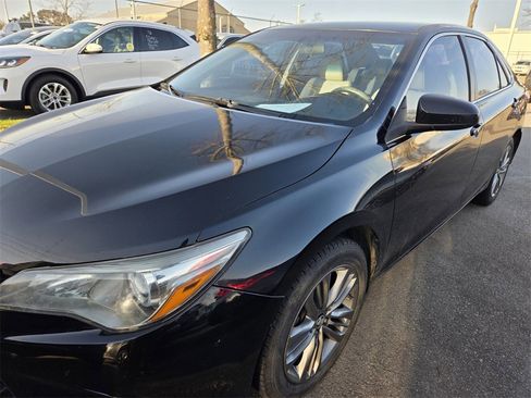 Used 2017 Toyota Camry SE image 10