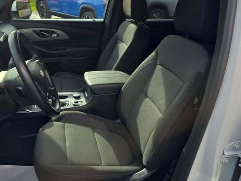 Used 2023 Chevrolet Traverse LT image 12