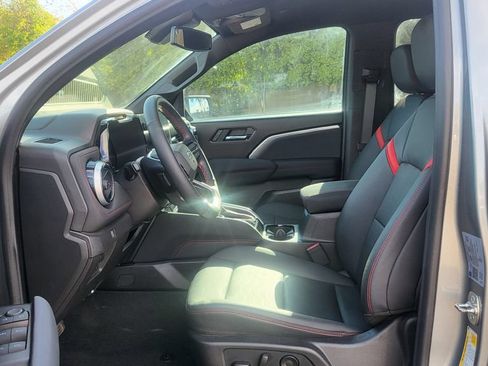 Used 2024 Chevrolet Colorado Z71 w/ Z71 Convenience Package 2 AWD/4WD image 26