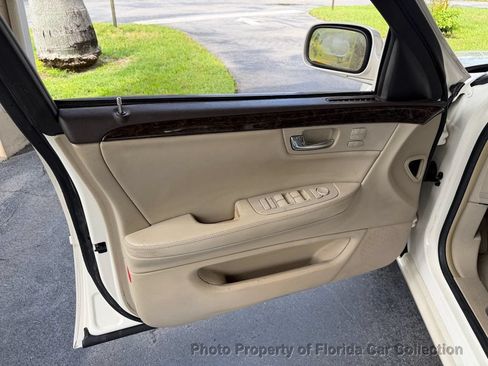 Used 2008 Cadillac DTS FWD image 53