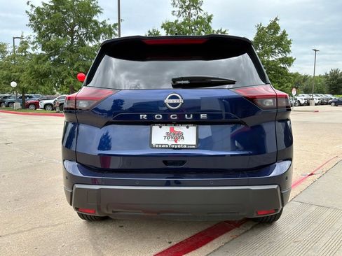 Used 2025 Nissan Rogue SV FWD image 7