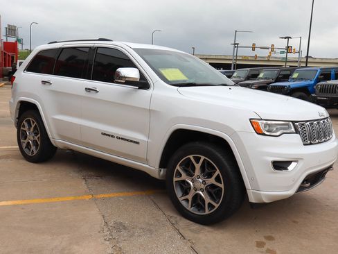 Used 2019 Jeep Grand Cherokee Overland AWD/4WD image 4