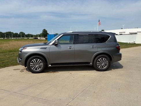 Used 2024 Nissan Armada SL AWD/4WD image 6