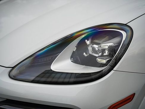 Used 2021 Porsche Cayenne S image 3