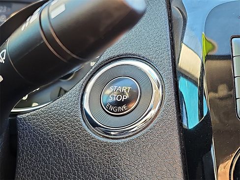 Used 2020 Nissan Rogue Sport SV image 27