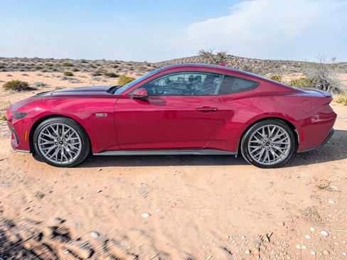 Used 2025 Ford Mustang GT Premium RWD image 3