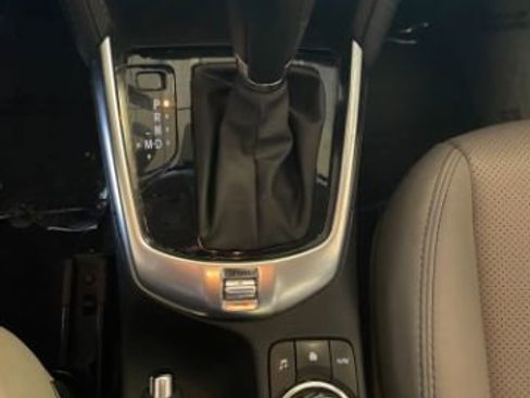 Used 2020 Toyota Yaris XLE image 23