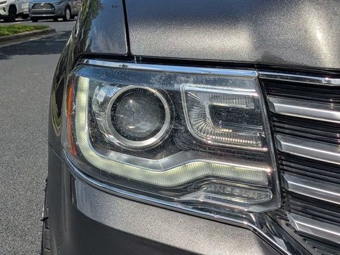 Used 2017 Lincoln Navigator Reserve RWD image 11