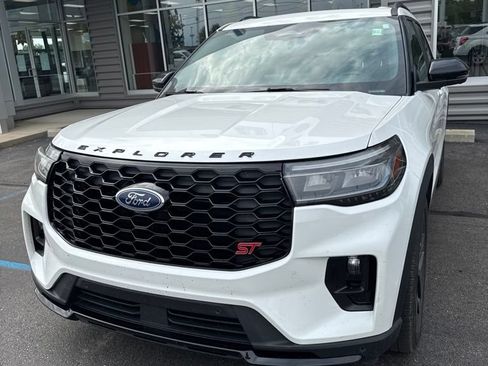 Used 2025 Ford Explorer ST AWD/4WD image 2