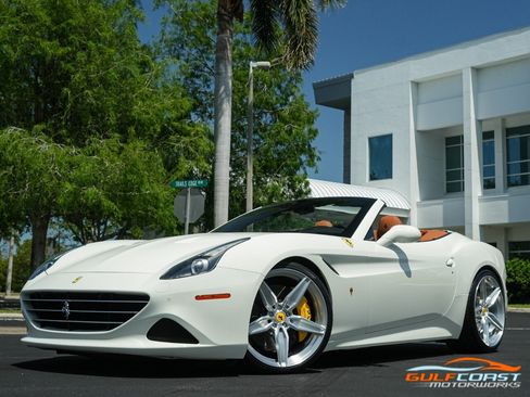 Used 2017 Ferrari California T RWD image 10