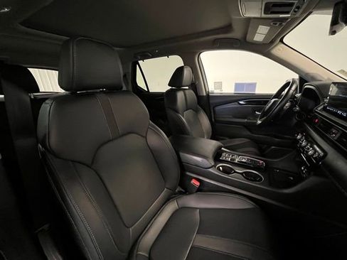 Used 2025 Honda Pilot Touring image 9