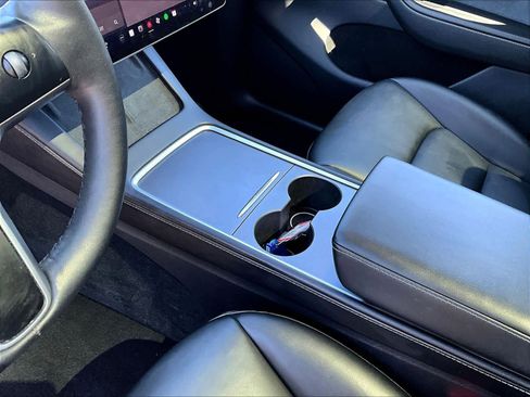 Used 2024 Tesla Model Y Long Range AWD/4WD image 20