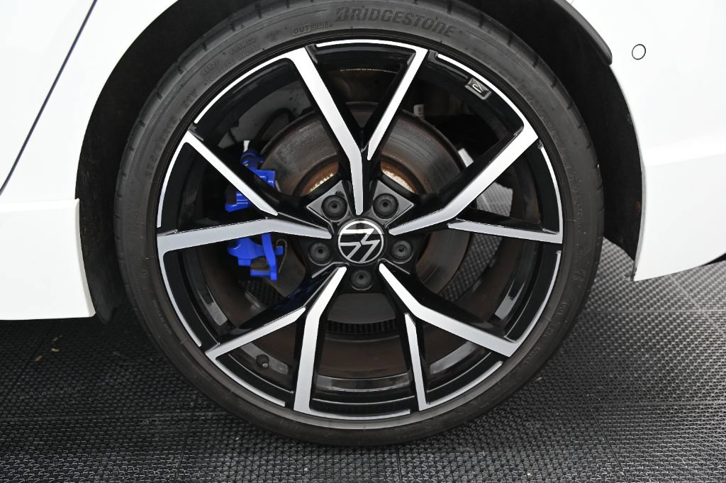 Used 2024 Volkswagen Golf R AWD/4WD image 41