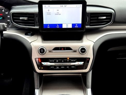 Used 2023 Ford Explorer XLT w/ Equipment Group 202A image 31