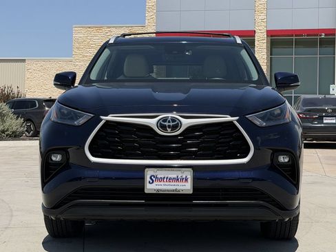 Used 2025 Toyota Highlander XLE AWD/4WD image 7