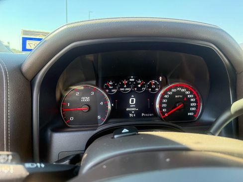 Used 2015 GMC Sierra 2500 Denali w/ Duramax Plus Package AWD/4WD image 4