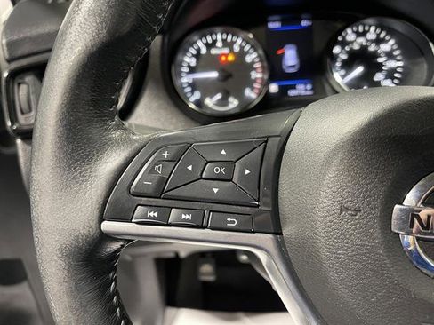 Used 2018 Nissan Rogue SV image 26