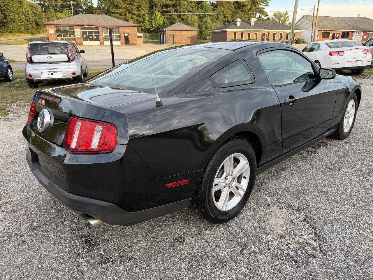 Used 2012 Ford Mustang Coupe RWD image 9