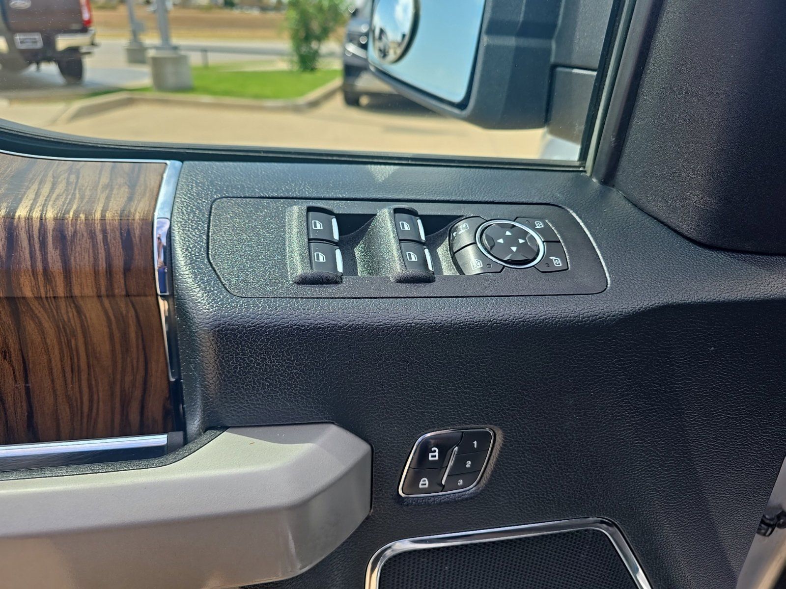 Used 2018 Ford F150 Lariat AWD/4WD image 18