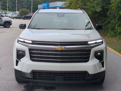 New 2027 Chevrolet Traverse LT w/ Driver Confidence Package FWD image 9