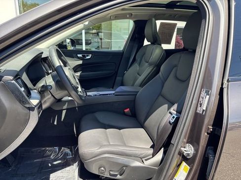 Used 2025 Volvo XC60 B5 Plus w/ Climate Package AWD/4WD image 18