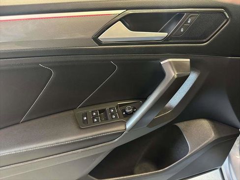 Used 2023 Volkswagen Tiguan SE R-Line image 14
