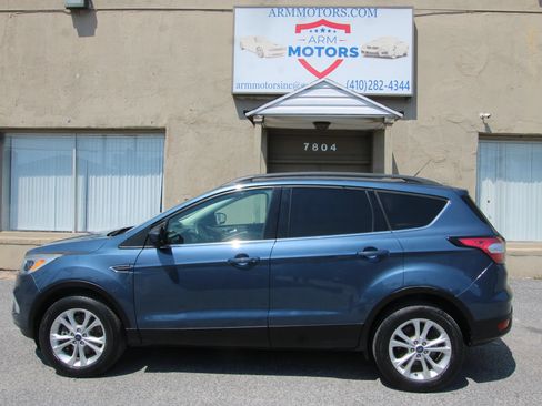 Used 2018 Ford Escape SE w/ Ford Safe & Smart Package AWD/4WD image 5