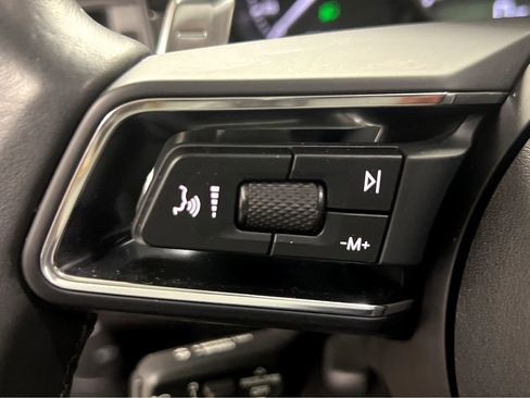 Used 2023 Porsche Macan Turbo image 12