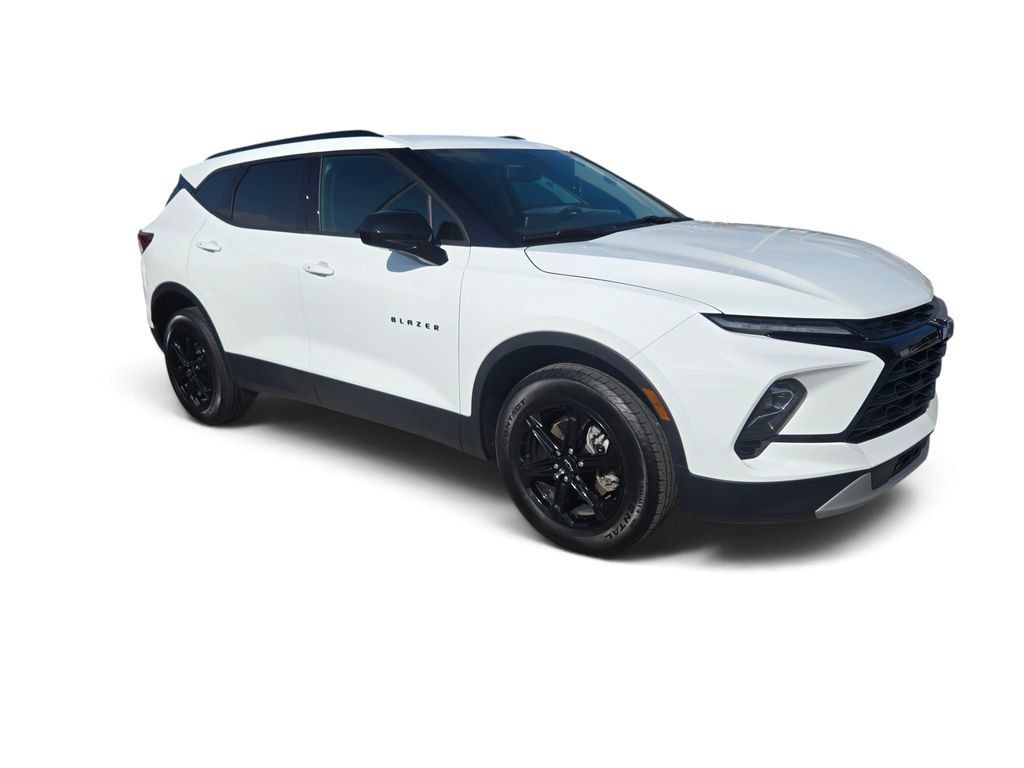 Used 2024 Chevrolet Blazer LT w/ Convenience Package FWD image 2
