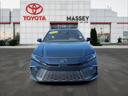 Used 2025 Toyota Camry SE w/ Convenience Package FWD image 8
