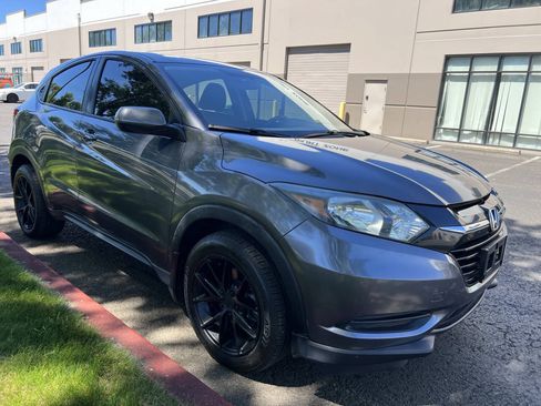 Used 2016 Honda HR-V LX image 3