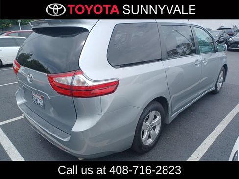 Used 2019 Toyota Sienna LE w/ Carpet Mat Package FWD image 2