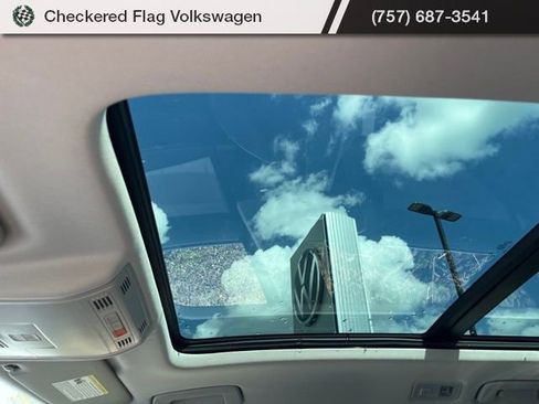 Used 2025 Volkswagen Taos SE image 19