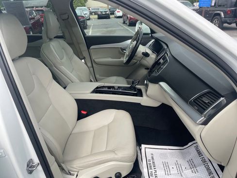 Used 2018 Volvo XC90 T6 Momentum w/ Convenience Package AWD/4WD image 35