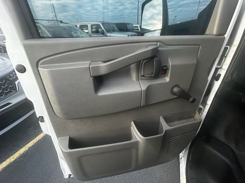 Used 2019 Chevrolet Express 3500 Extended w/ Driver Convenience Package image 9