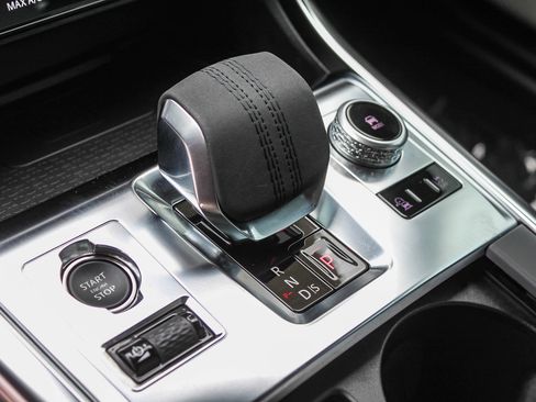 Used 2024 Jaguar XF R-Dynamic SE image 21