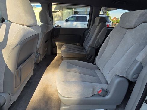Used 2006 Kia Sedona LX FWD image 16