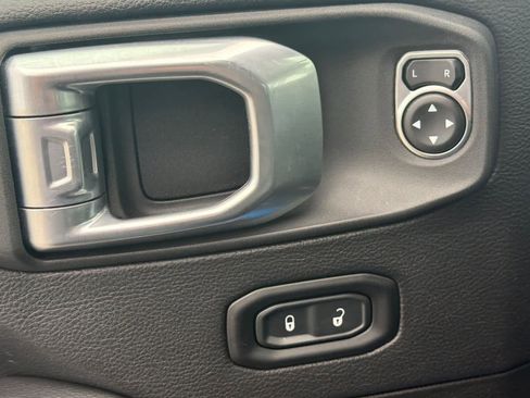 Used 2022 Jeep Gladiator Overland image 13