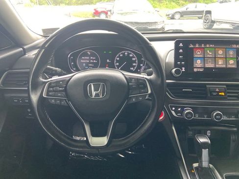 Used 2018 Honda Accord Touring image 18