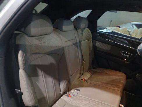 Used 2019 Bentley Bentayga AWD/4WD image 33