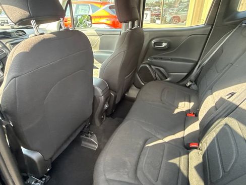 Used 2022 Jeep Renegade Latitude w/ Convenience Group AWD/4WD image 30