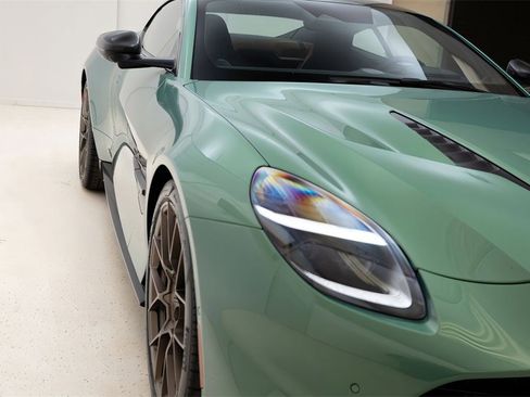 Used 2025 Aston Martin Vanquish image 22