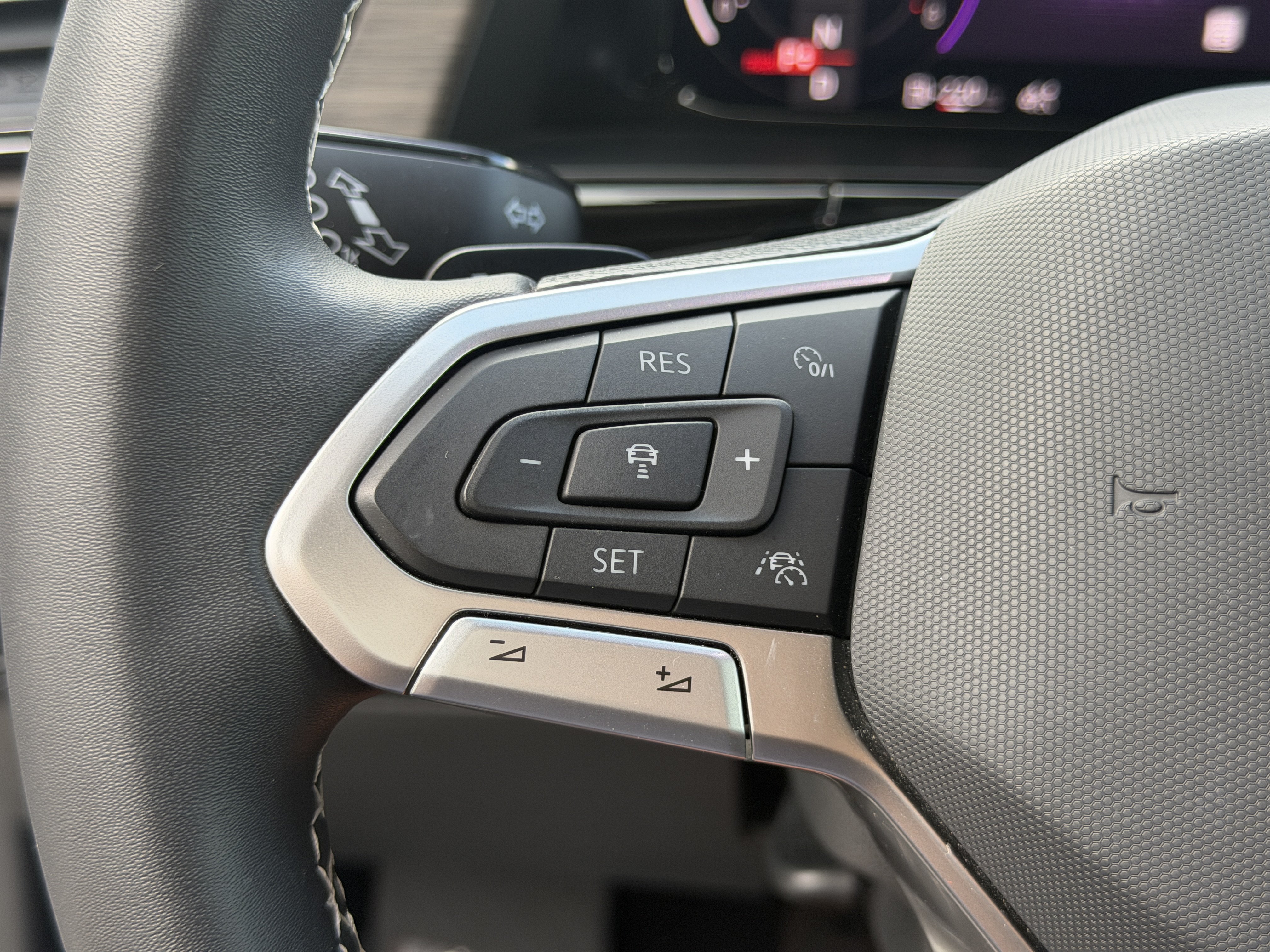Certified 2024 Volkswagen Atlas SEL AWD/4WD image 31