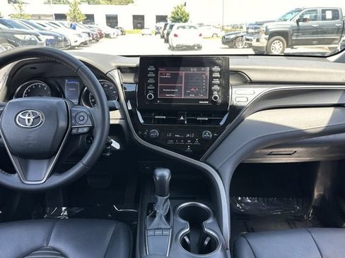 Used 2022 Toyota Camry SE FWD image 14