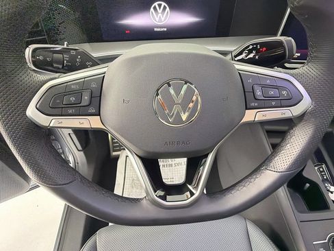 Used 2026 Volkswagen Tiguan SE R-Line AWD/4WD image 11