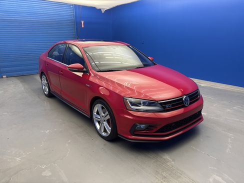 Used 2017 Volkswagen Jetta GLI FWD image 2