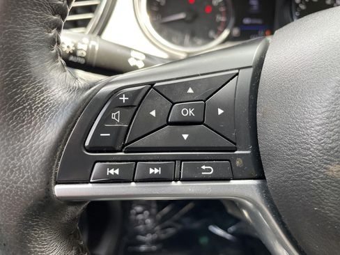 Used 2019 Nissan Rogue SV FWD image 19