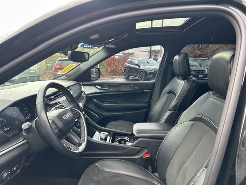 Used 2022 Jeep Grand Cherokee Altitude image 38