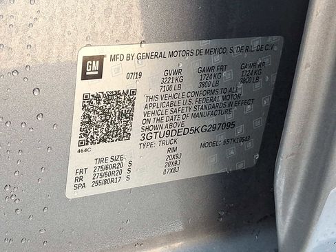 Used 2019 GMC Sierra 1500 SLT w/ SLT Premium Plus Package AWD/4WD image 32