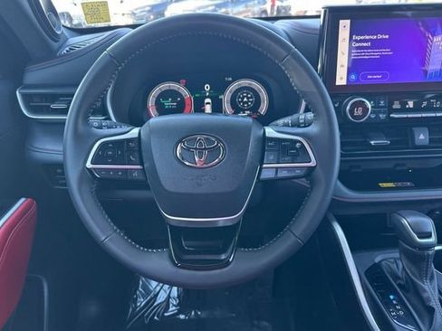 Certified 2025 Toyota Highlander XSE image 19